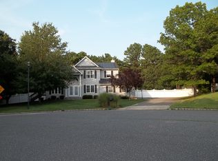 12 Daylilly Ct, Middle Island, NY 11953