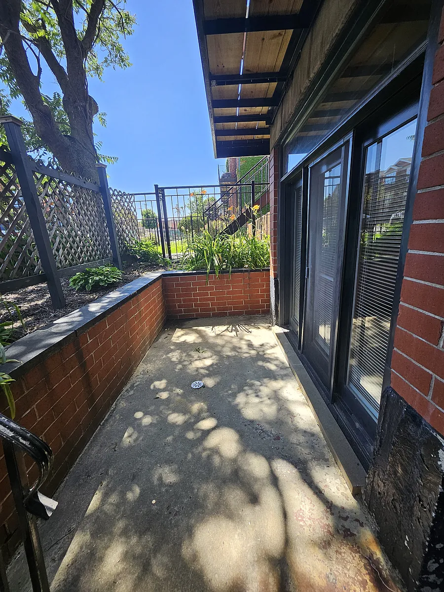 Building Photo - 2434 W Polk St #1