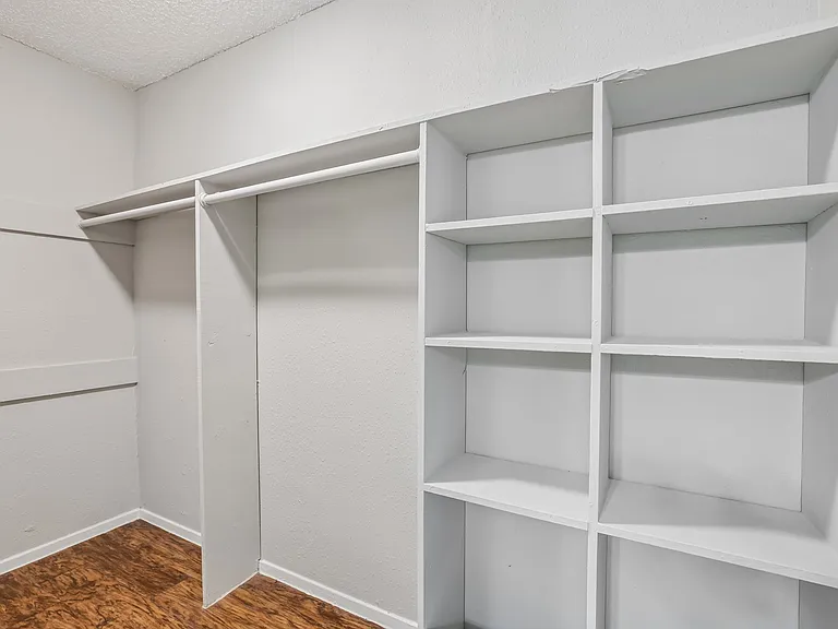 Lamar Place Apartments — Photo 81