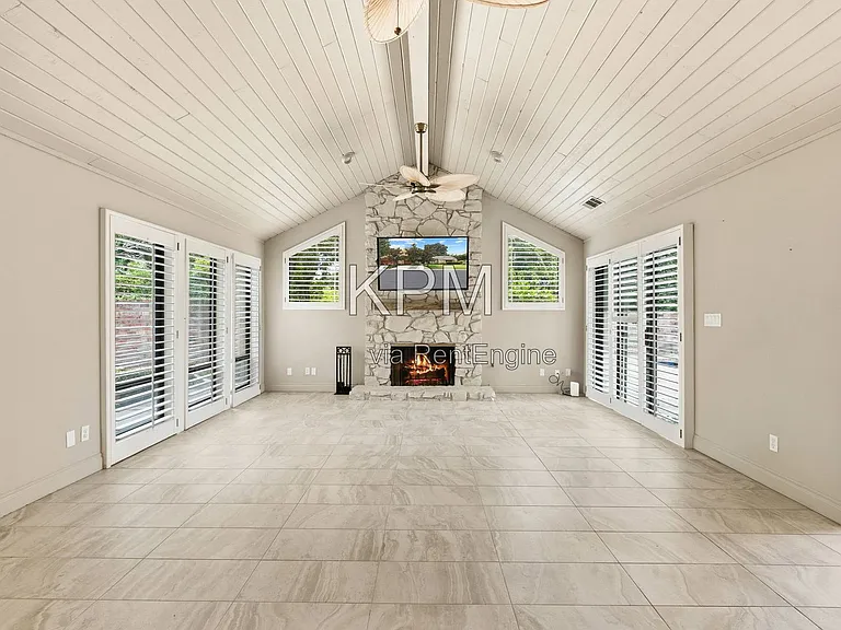 3342 Cove Cir — Photo 40
