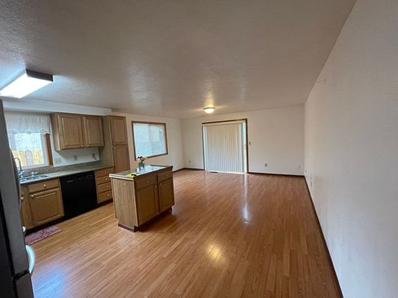5th image of 12660 SE 22nd Ave