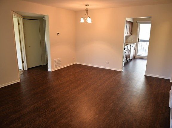 3rd image of 905 N Milwaukee Ave #202