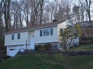 89 N Lake Shore Dr, Brookfield, CT 06804