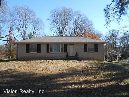1st image of 221 Maxwell Dr