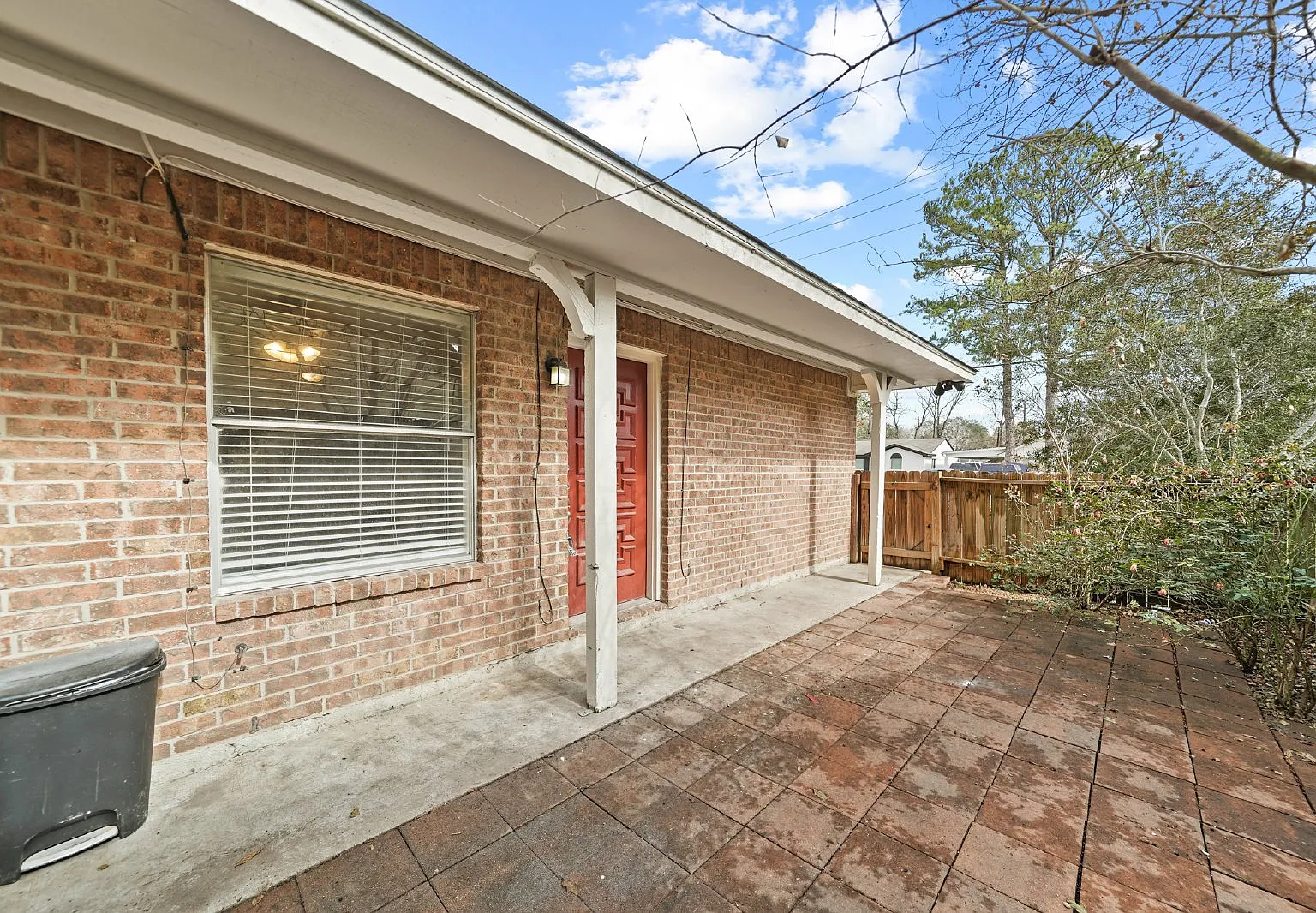 3 bed, 1.5 bath, 1155 sqft, $1,650 — Photo 3