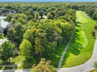 8945 Oak Valley Rd, Holland, OH 43528