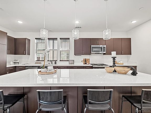 4th image of 5240 Rockfish Ln #110