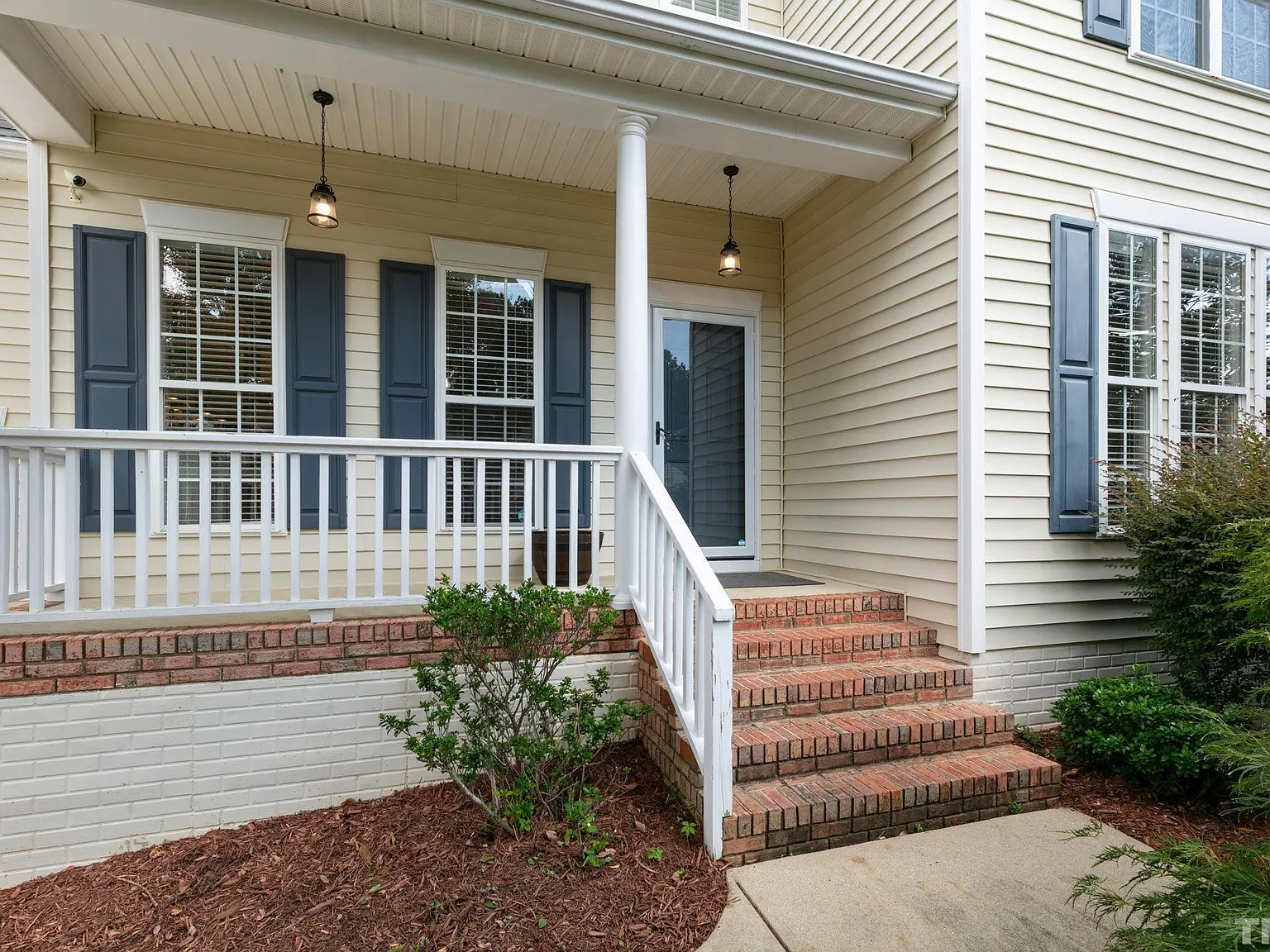 4 bed, 2.5 bath, 2300 sqft, $2,750 — Photo 4