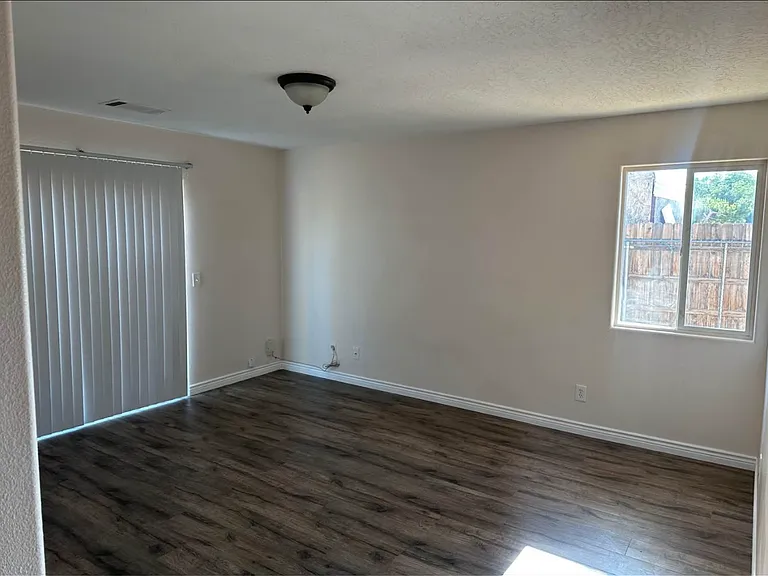 16585 Pine St — Photo 3