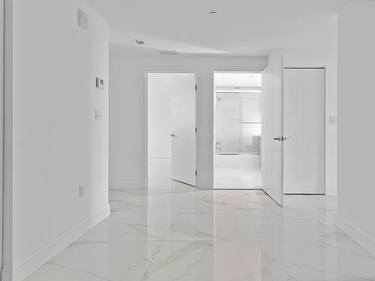 16385 Biscayne Blvd #717 — Photo 7