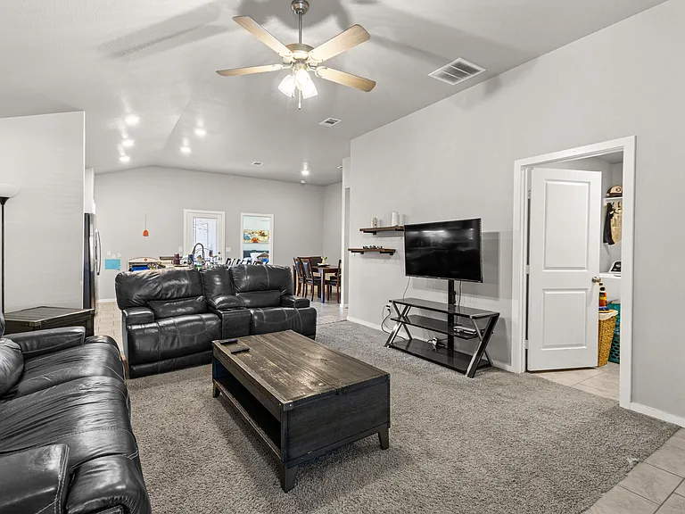 9407 Ratliff Ridge Ave — Photo 8