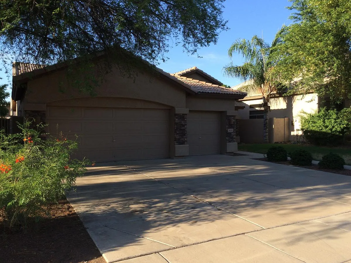 4 bed, 2082 sqft, $2,850 — Photo 2