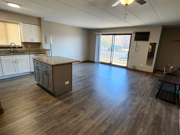 Spacious Living and dining area