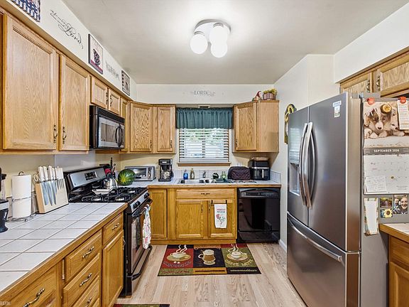 5th image of 27952 Thomas Ave