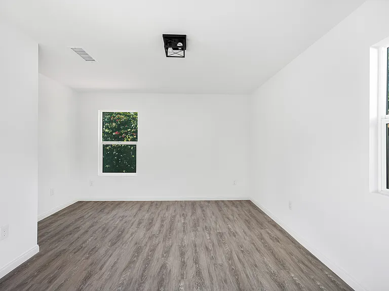 4851 Faculty Ave #B — Photo 1