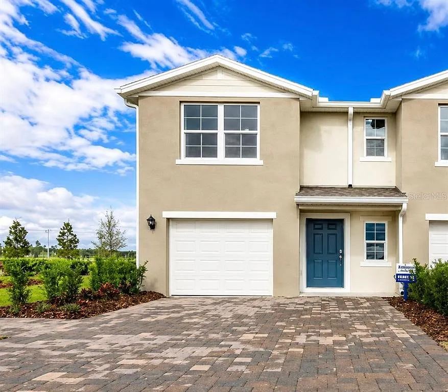 3 bed, 2.5 bath, 1452 sqft, $2,200 — Photo 1