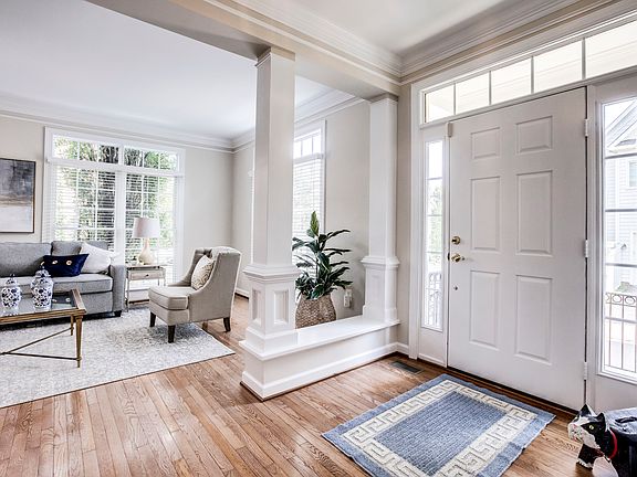 4th image of 10101 Farr Oak Pl