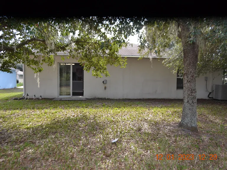 2053 Harcourt Pl — Photo 2