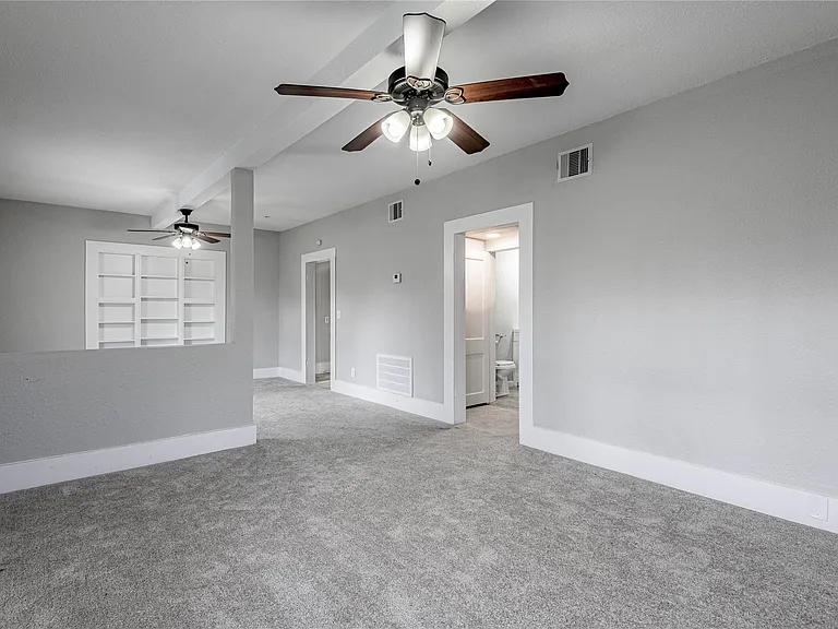 200 W Caroline St #A — Photo 8