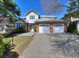 22 Chiltern Hl, Richmond Hill, ON