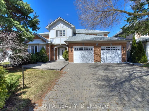 22 Chiltern Hl, Richmond Hill, ON L4B 3B8