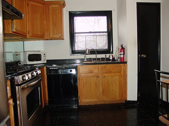 5th image of 17691 Sarah Ln