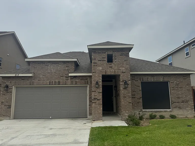 813 Pausa Dr — Photo 1