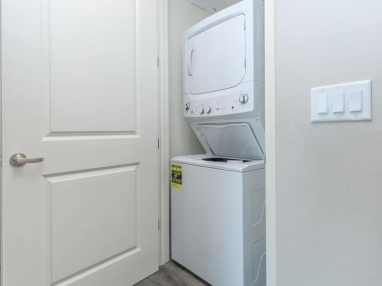 Drew Court Apartments — Photo 46