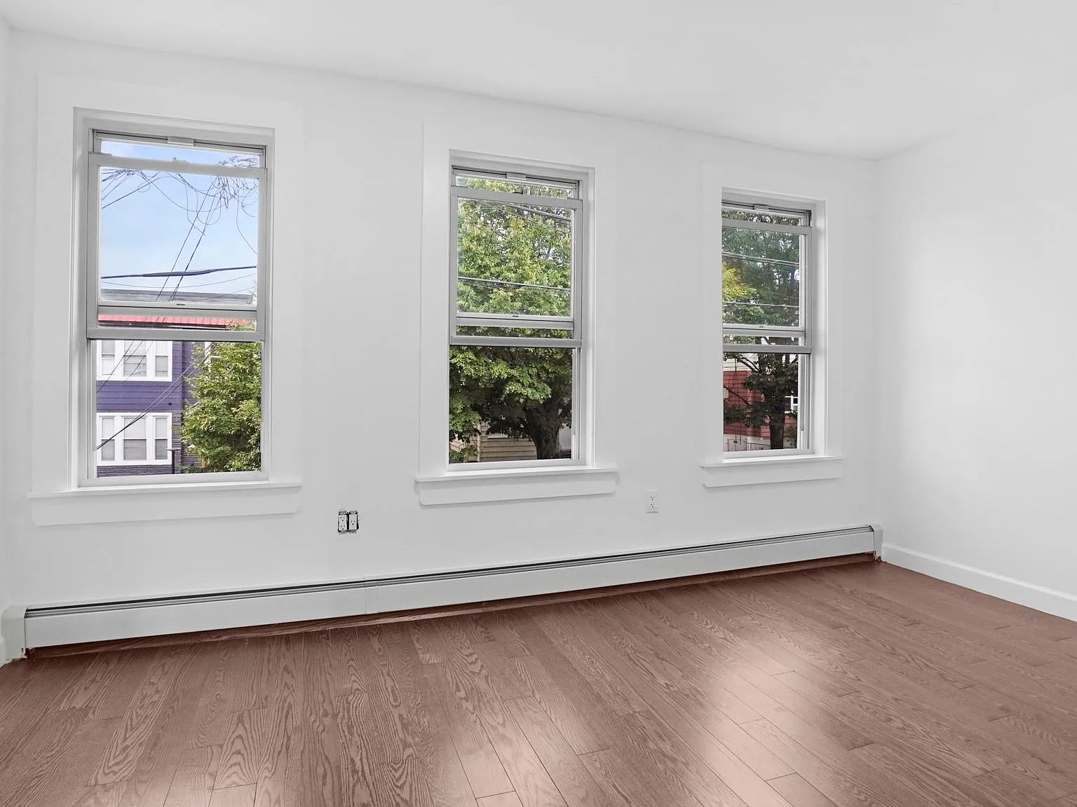 3 bed, 1.0 bath, 800 sqft, $3,200 — Photo 4
