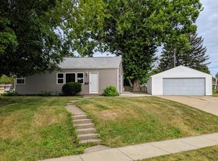 1504 Robeson Ave #3, Bettendorf, IA 52722