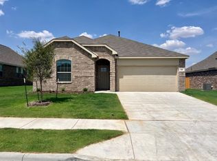 912 Rusty Spur Ln, Haslet, TX 76052