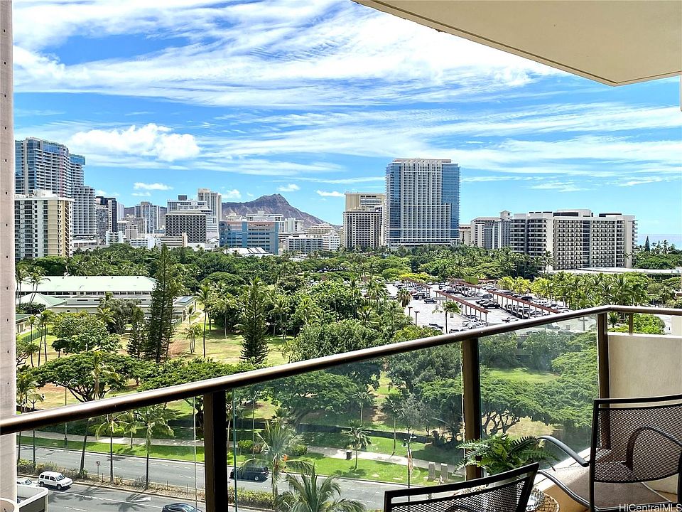 Hilton Hawaiian Village, Honolulu, Oahu, Hawaii (June 1979)