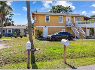132 NW 18th St #A, Ruskin, FL 33570