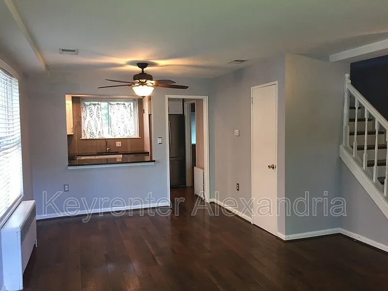 3 bed, 1.0 bath, 1116 sqft, $3,000 — Photo 4