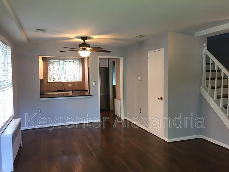 1610 Kenwood Ave — Photo 4