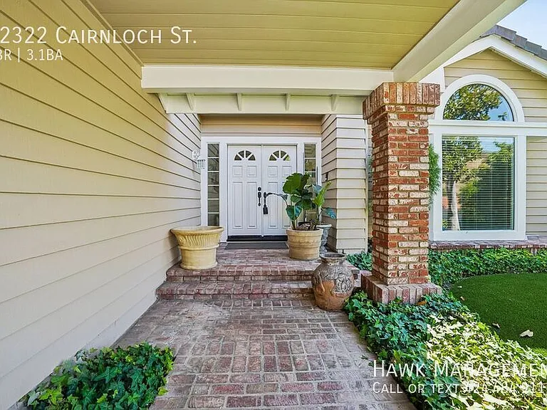 22322 Cairnloch St — Photo 4