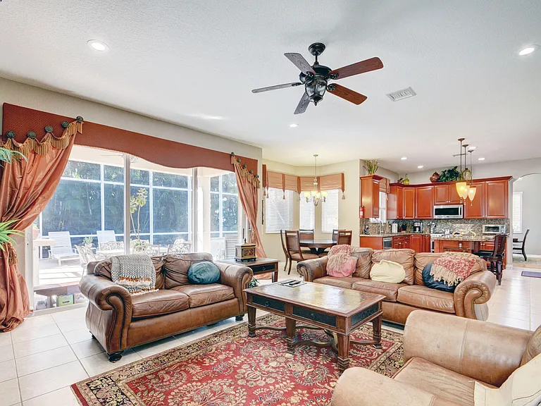 11246 Maritime Ct — Photo 2