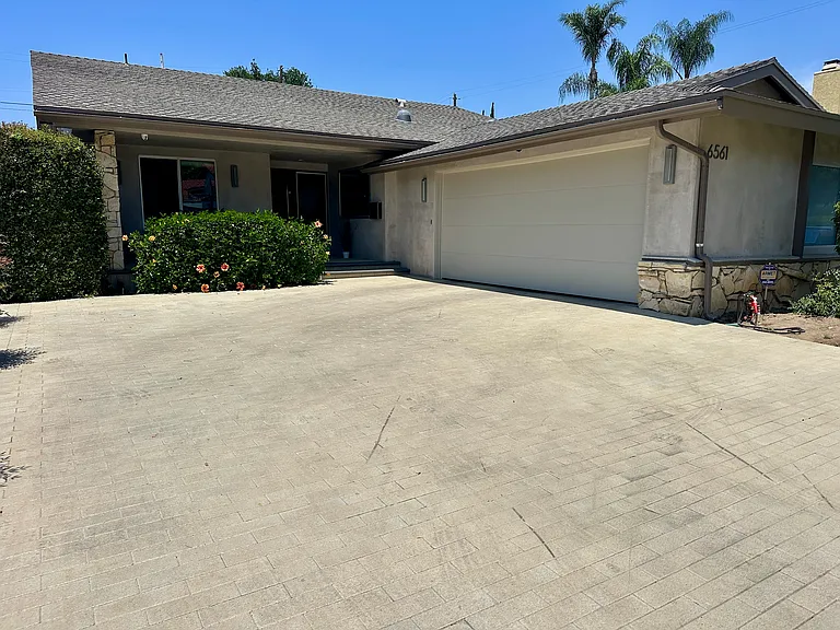 6561 Lasaine Ave — Photo 4