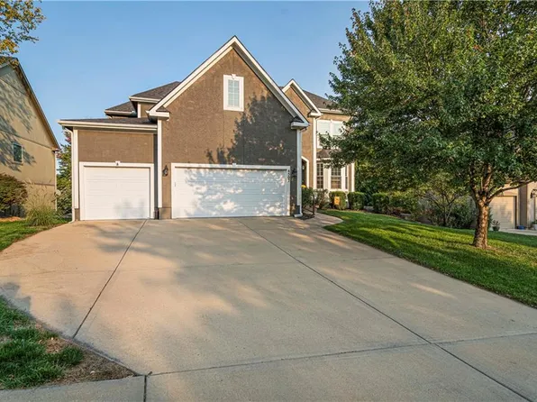 4507 Silverheel St, Shawnee, KS 66226