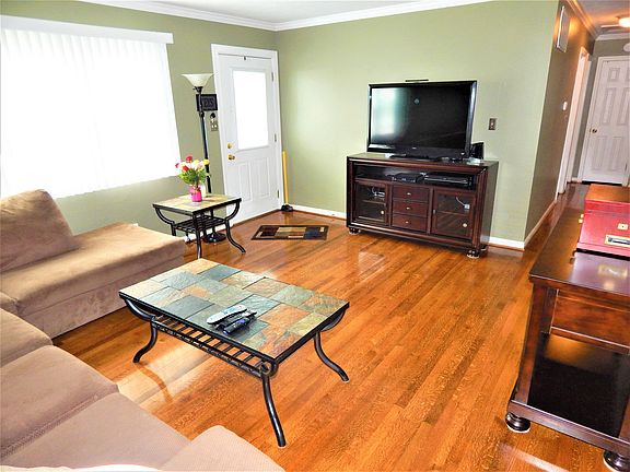 4th image of 520 E Augusta Ave