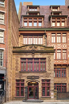 Rented by Compass | media 21