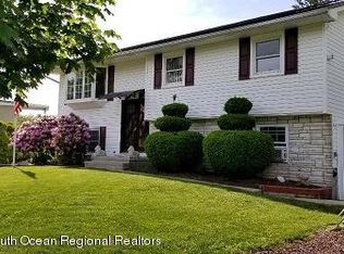 304 Suburban Dr, Toms River, NJ