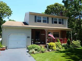 239 Floyd Rd, Shirley, NY 11967