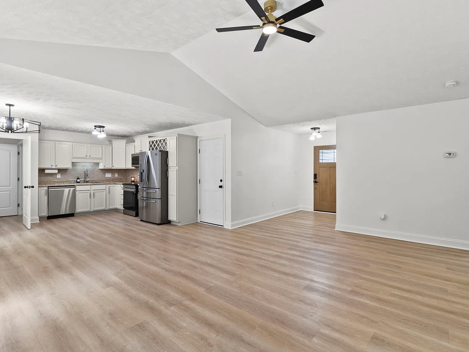4 bed, 1608 sqft, $1,950 — Photo 3