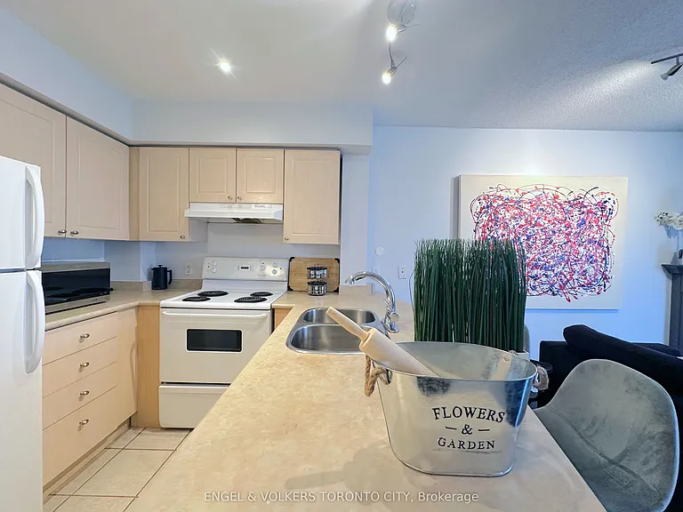 12 Sudbury St #603 — Photo 6