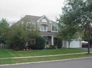 3800 Peartree Dr, Lake In The Hills, IL 60156