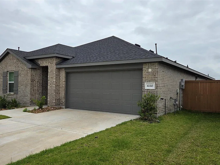 6110 Ginevra Summers Dr — Photo 3