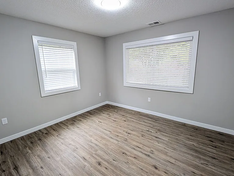 1660 SE Oak Grove Blvd — Photo 18