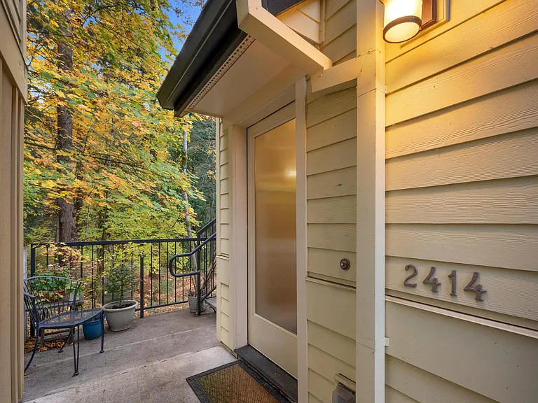 2414 SW Cedar St — Photo 3
