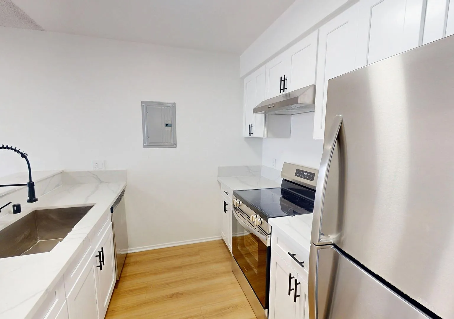 950 South St — Photo 2